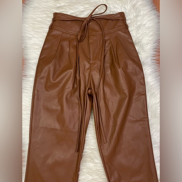 NWT DO+BE High Rise Vegan Leather Cropped Pants Brown Size Small - Picture 3 of 9